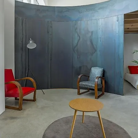 Plum Guide - Top Gun Apartment *