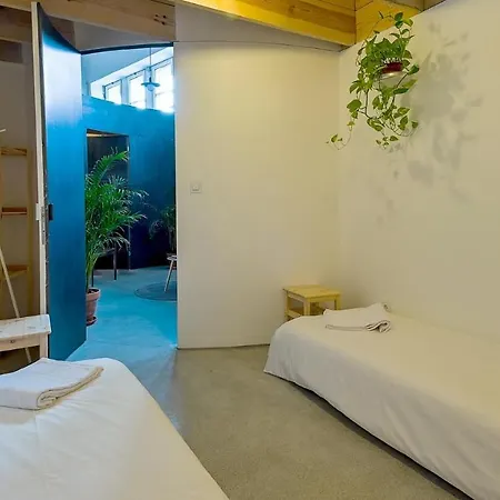 Apartment Plum Guide - Top Gun Lisbon
