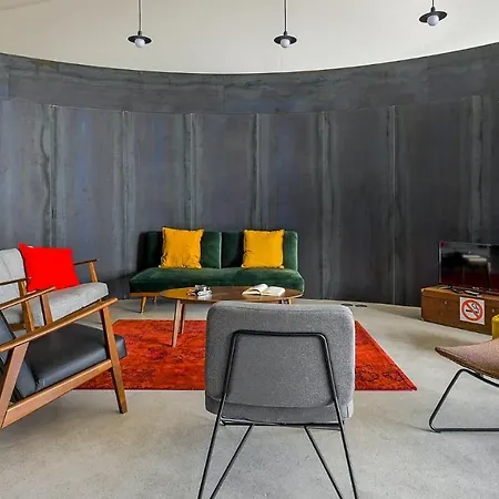 Apartment Plum Guide - Top Gun