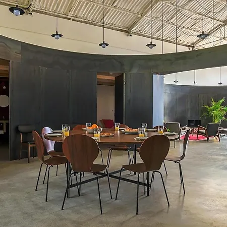 Plum Guide - Top Gun Apartment Lisbon