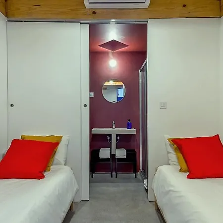 Apartment Plum Guide - Top Gun Lisbon